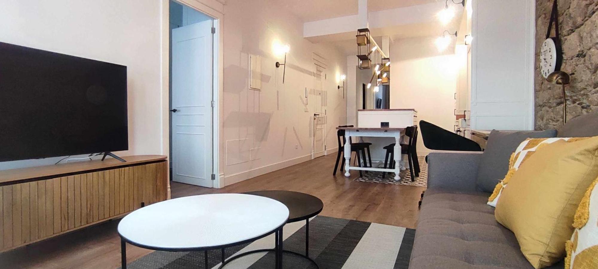 Calle Real Con Patio Apartment